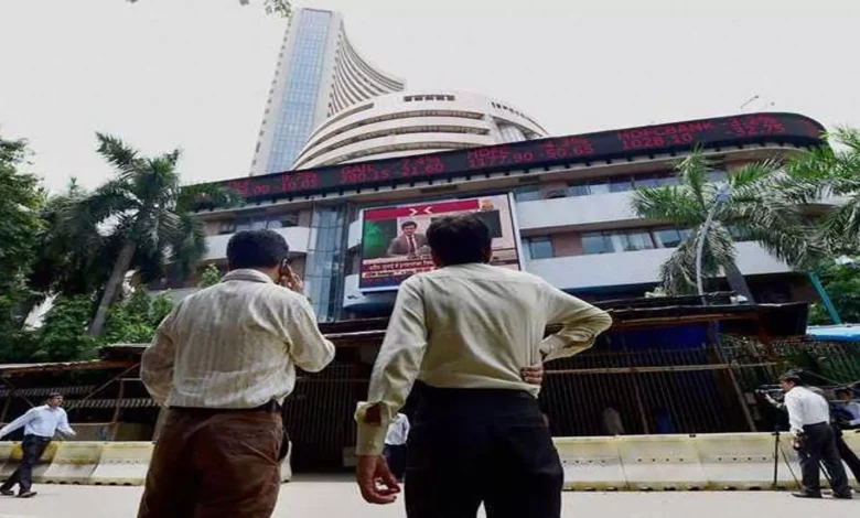 Sensex fell 984 points and closed at a 4-month low