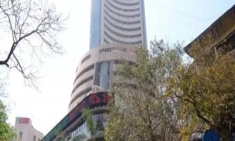 The stock market closed with a gain amid fluctuations