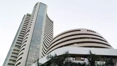 Stock market crashed due to weak global cues, Sensex slipped 872 points