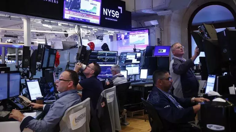 Trading desk eyes 12 days of volatility in oil markets