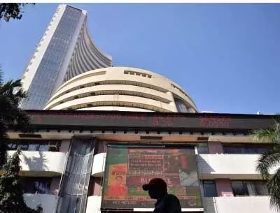 Profit booking in stock market, Sensex slipped 452 points