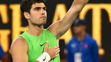 Australian Open: Alcaraz wins thrilling match by a narrow margin.