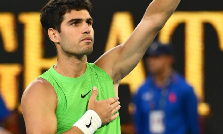 Australian Open: Alcaraz wins thrilling match by a narrow margin.