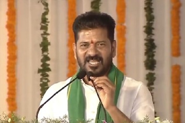 Telangana CM asks media houses not to drag ministers into their feud