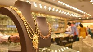 Kerala: Gold prices fall by Rs 6,320 per sovereign