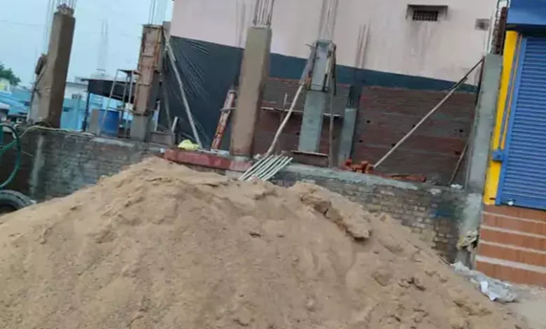 Illegal occupation of the road of Janta Colony, residents submitted a memorandum to the corporation