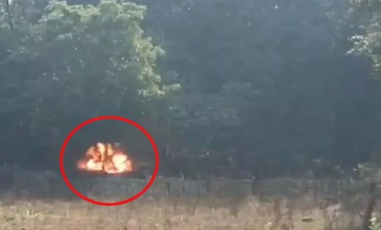 Naxalite plot foiled, security forces recovered and destroyed pressure cooker IED.