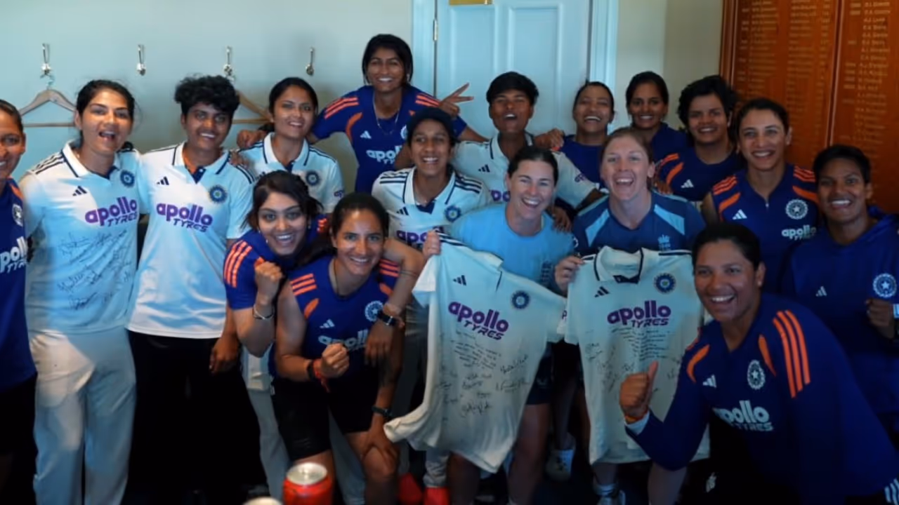 Team India honoured retiring Beaumont and Knight with signed jerseys